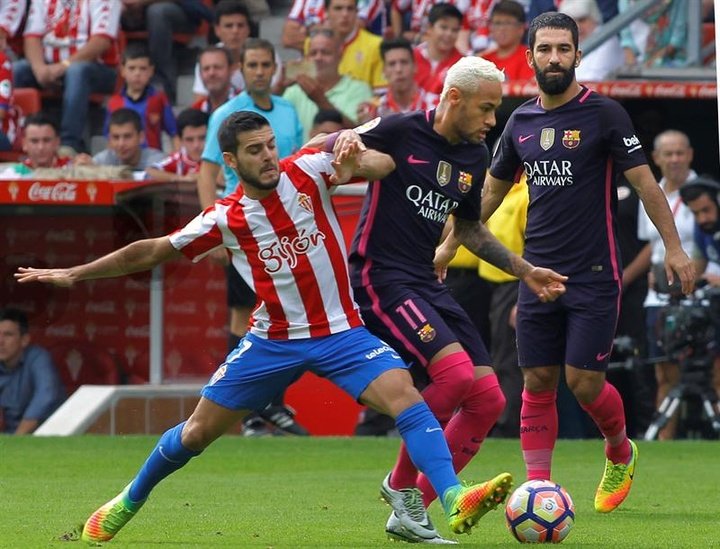 El Sporting tendrá siete jugadores apercibidos en el Camp Nou