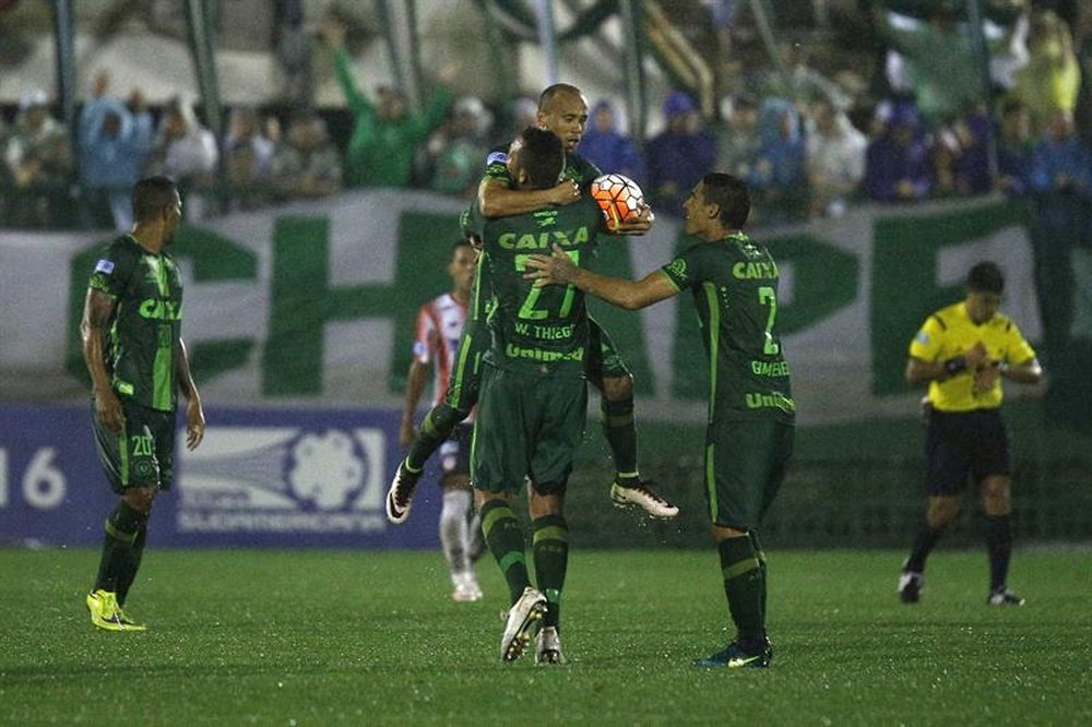 Chapecoense players celebrating a goal. EFE