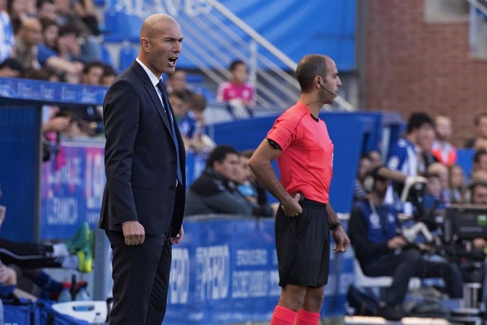 Le technicien français du Real Madrid, Zidane lors d'un match de Liga contre Alaves. EFE
