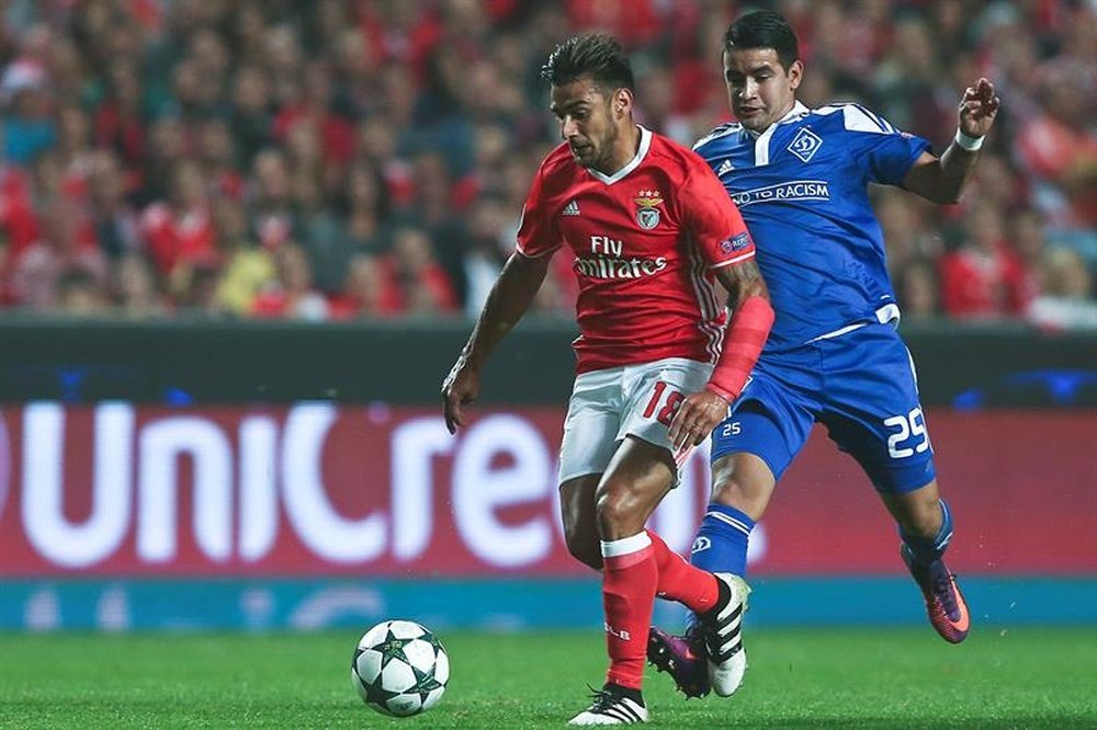 Salvio anotó el único gol del partido, que da los tres puntos al Benfica ante el Dinamo de Kiev. EFE