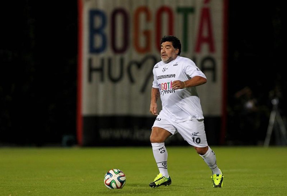 El exfutbolista argentino Diego Armando Maradona durante un partido solidario. EFE/Archivo