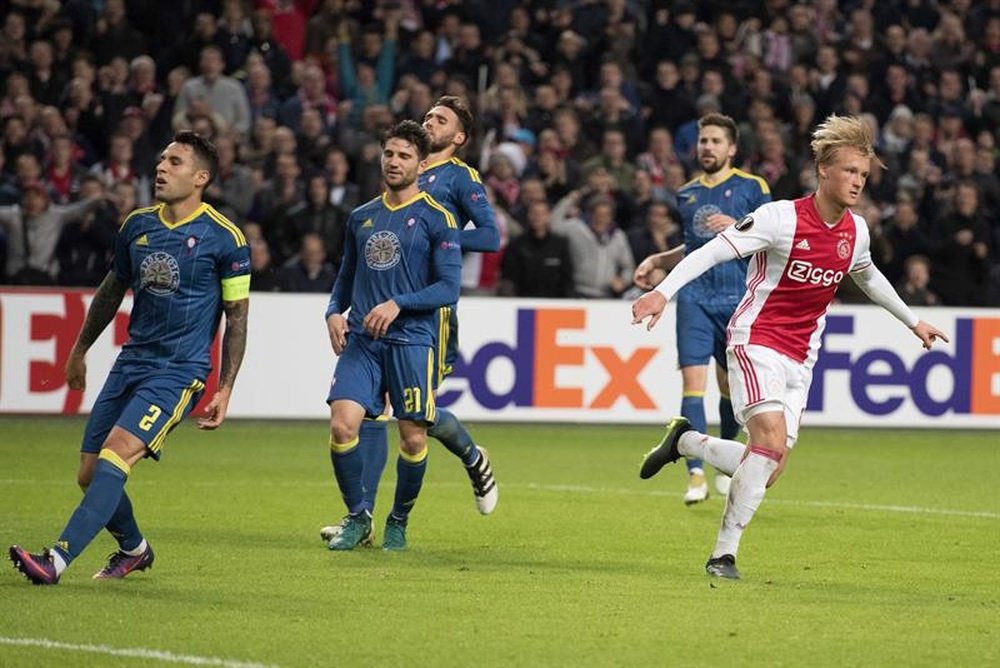 Dolberg sigue maravillando a Europa. EFE