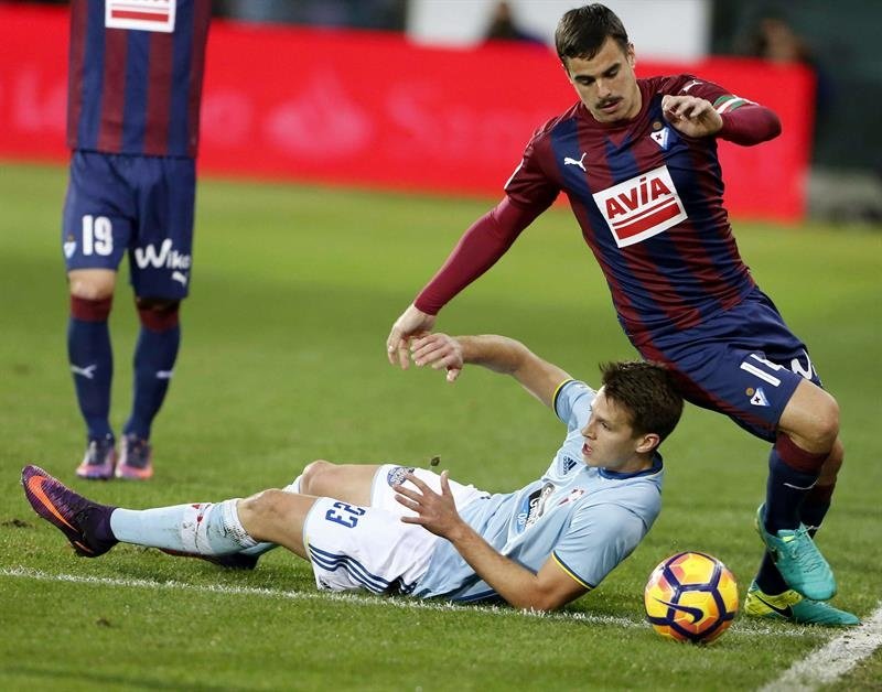 Un medio asegura que LaLiga no quiere enviar las imágenes polémicas del Eibar-Celta. EFE