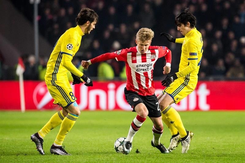 Zinchenko could be set for Molineux move. AFP