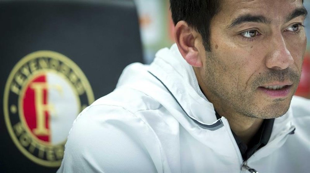 Van Bronckhorst says that City are easily one of the best teams around. EFE