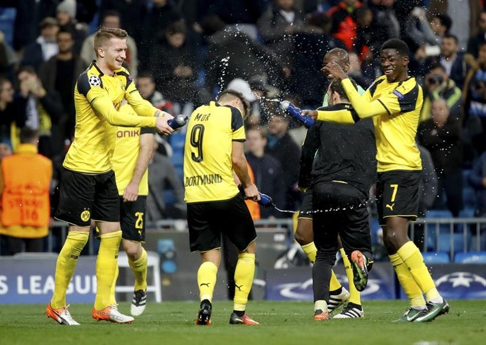 Los jugadores del Borussia Dortmund celebraron el empate ante el Madrid tras el partido. EFE