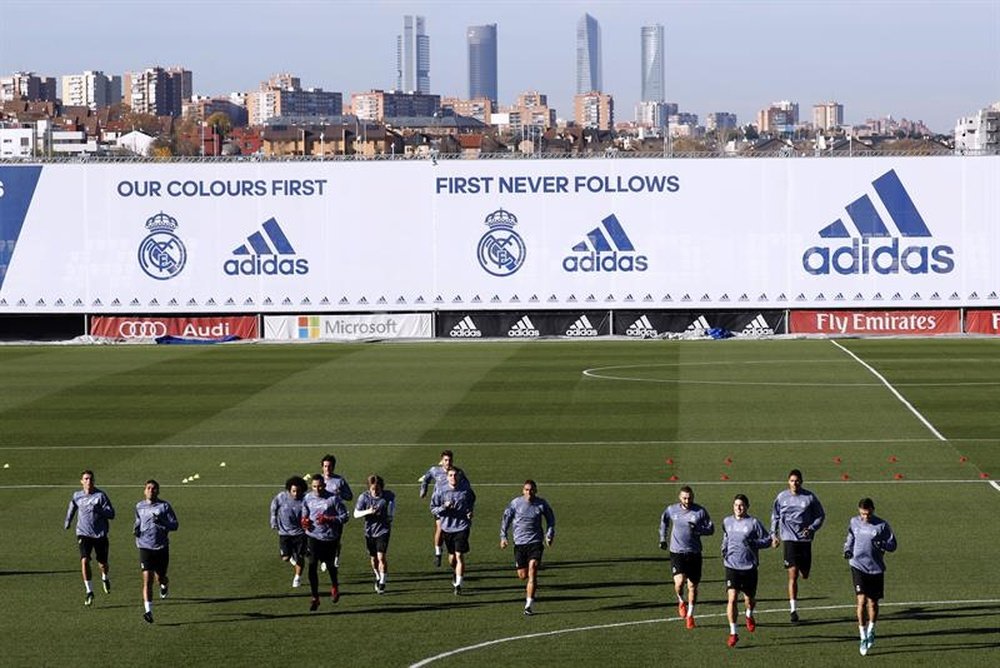 Los jugadores del Real Madrid durante un entrenamiento esta semana en la Ciudad Deportiva de Valdebebas. EFE