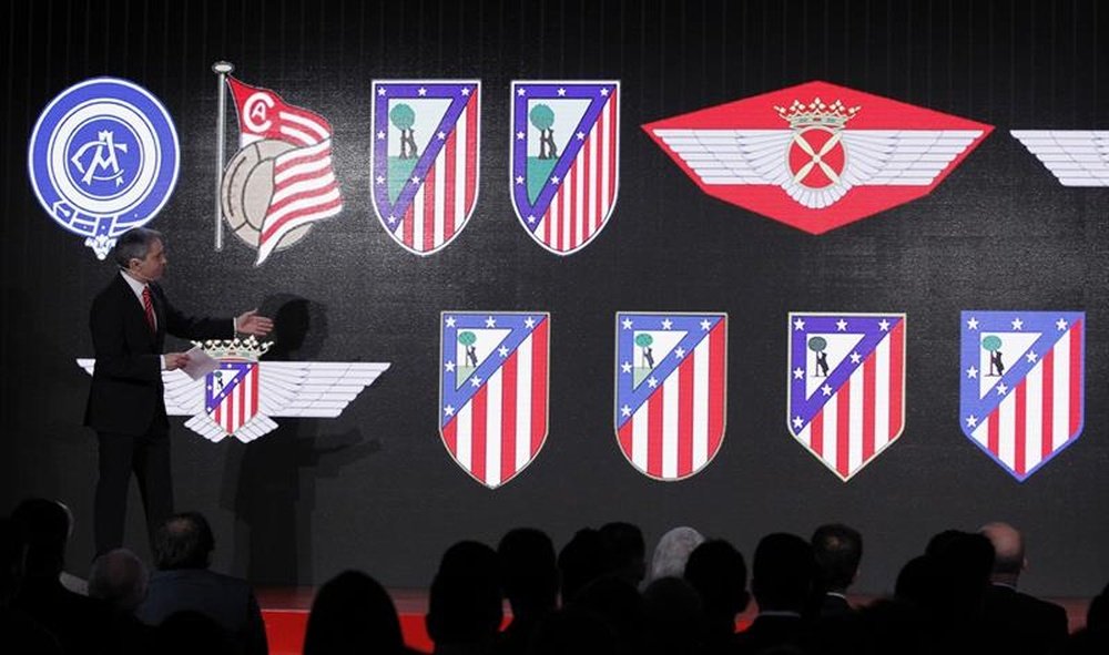 El escudo del Atlético ha cambiado mucho a lo largo de la historia. EFE