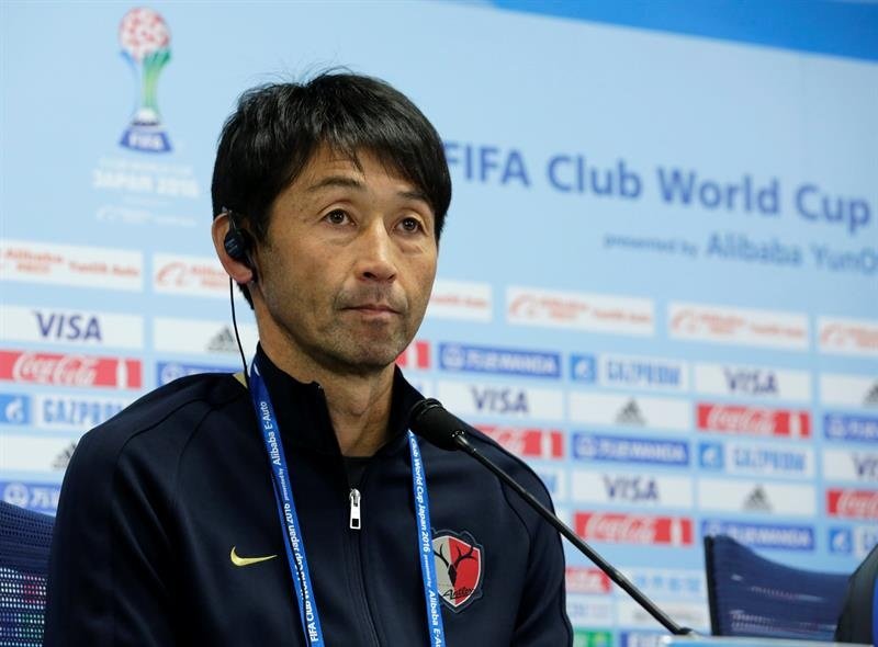 El entrenador del conjunto japonés agradeció a sus futbolistas su esfuerzo. EFE/Archivo