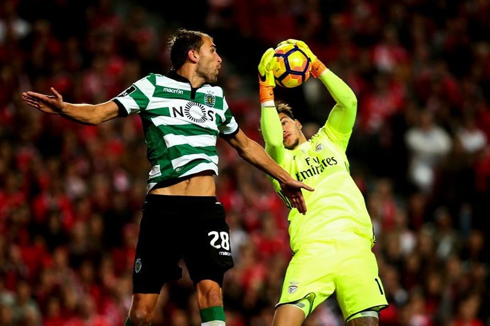 O goleiro brasileiro do Benfica destacou por sua boa atuação contra o Dortmund. EFE/EPA