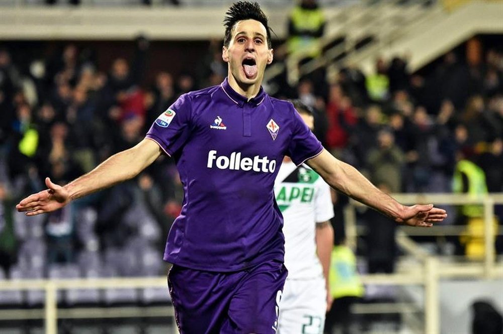 El delantero llegó hace año y medio a la Fiorentina por 5 millones de euros. EFE
