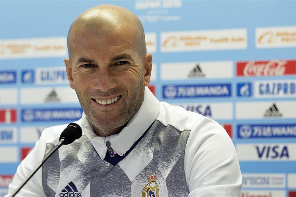 O treinador do Real Madrid, Zinedine Zidane, quer continuar ganhando troféus. EFE