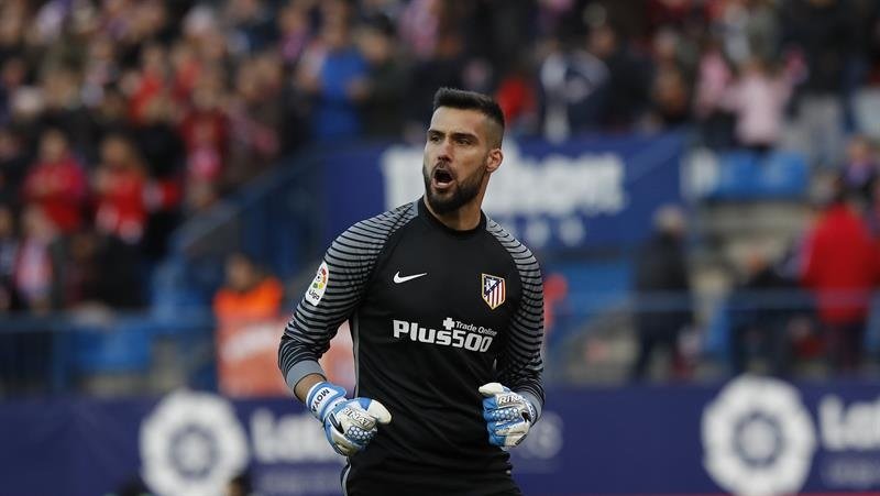 El guardameta atlético cuajó una gran actuación ante los canarios. EFE