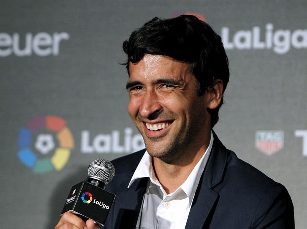 Raúl estará entre los jugadores que representarán a La Liga en México. EFE/Archivo