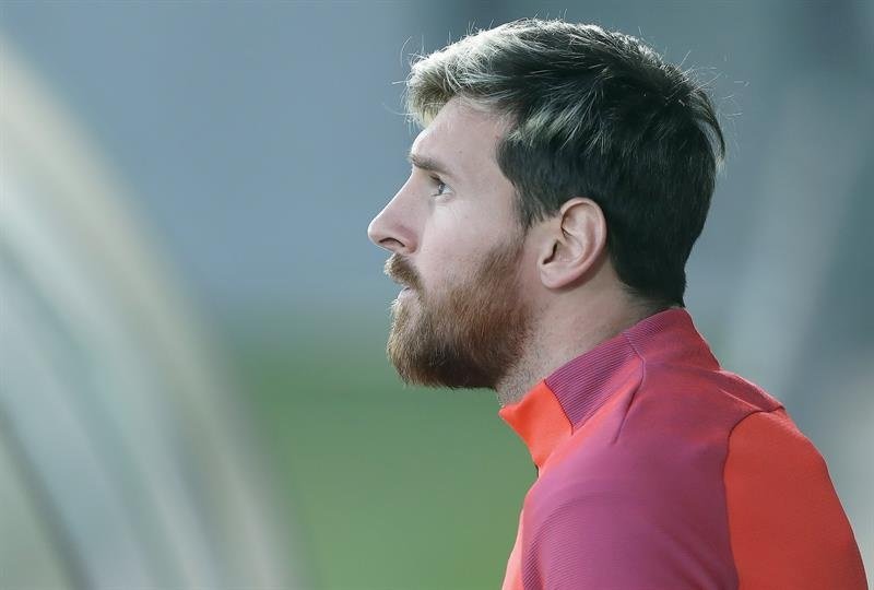 Leo Messi volta a Barcelona depois de suas férias
