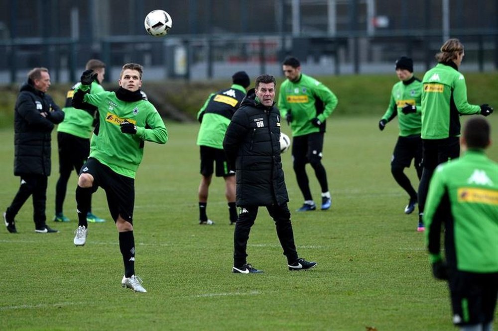 El Borussia Mönchengladbach llega a un acuerdo con un joven centrocampista. EFE