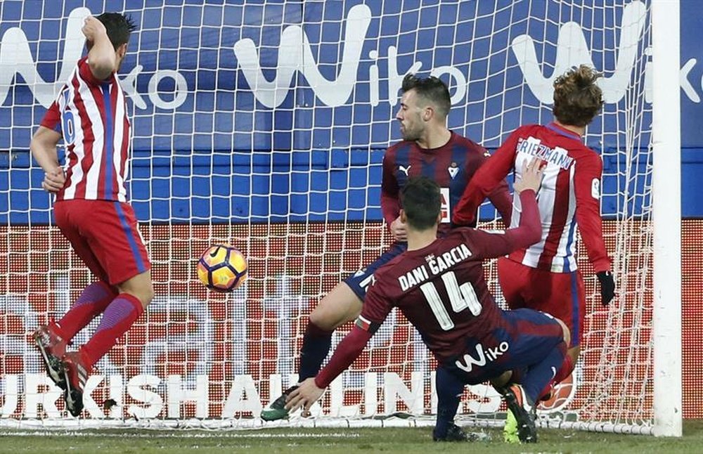 El Atlético tiene todo a su favor para superar en la ida de los cuartos de final al Eibar. EFE