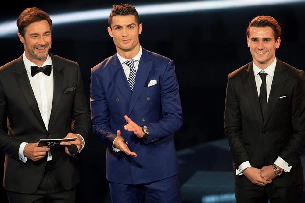 Cristiano Ronaldo responde perguntas pessoais depois de receber 'The Best'. EFE