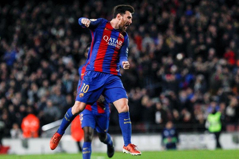 El delantero argentino del FC Barcelona Leo Messi celebra su gol, tercero del equipo frente al Athletic de Bilbao, durante el partido correspondiente a la vuelta de los octavos de final de la Copa del Rey que se ha disputado esta noche en el Camp Nou, en Barcelona.