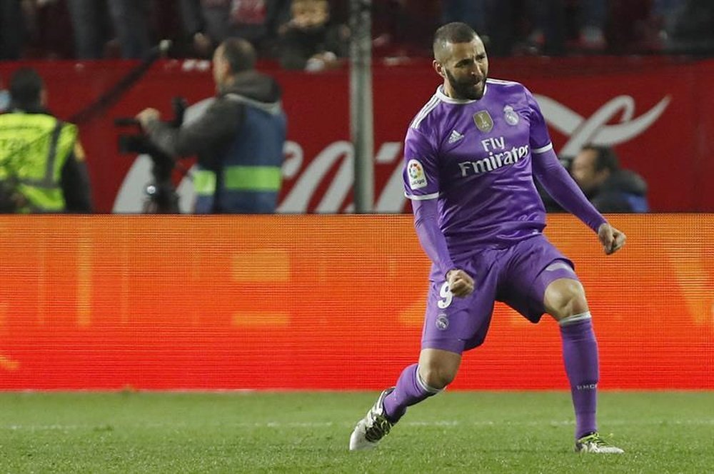 Benzema pensa seguir no Real Madrid por muito tempo. EFE