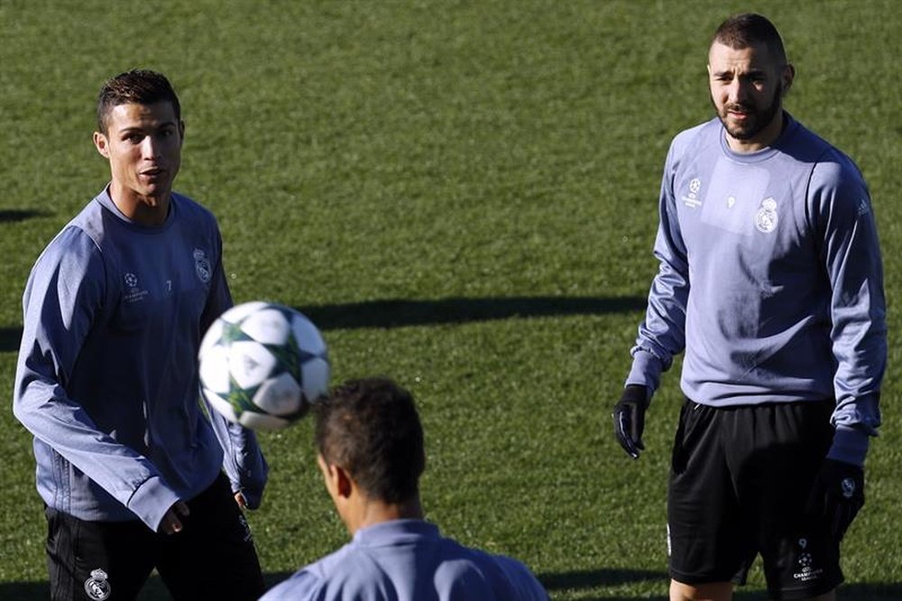 Cristiano Ronaldo and Benzema have switched roles. EFE/Archivo