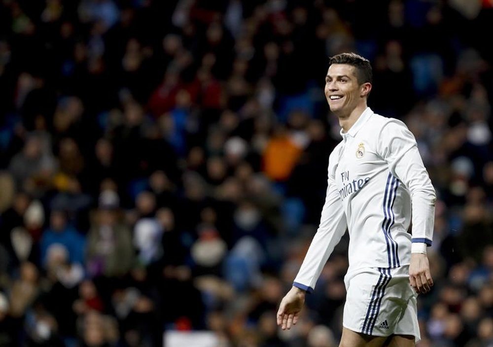 Cristiano Ronaldo pede ao Bernabéu carinho para ser uma equipe forte. EFE