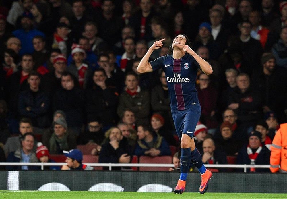 El jugador del Paris Saint-Germain Edinson Cavani celebra un gol. EFE/Archivo