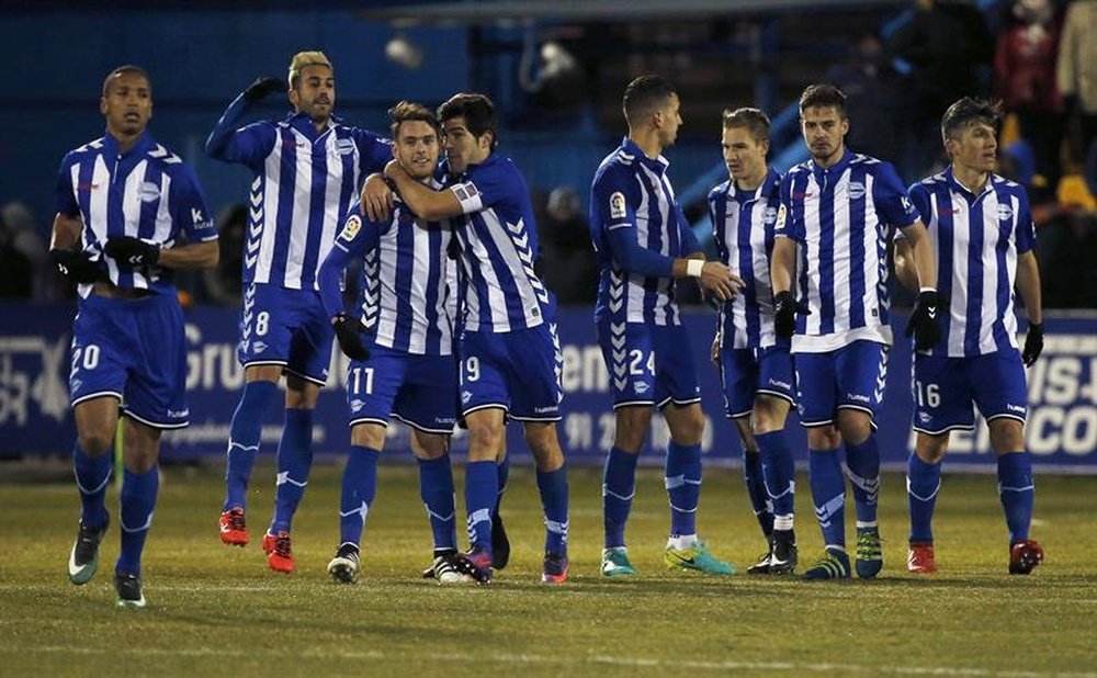 Les joueurs du Deportivo Alavés célèbrent un but lors du match de Coupe du Roi contre Alconcon. EFE