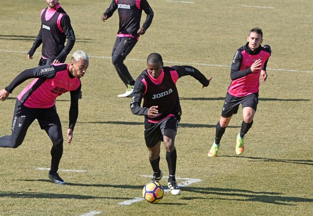 El Granada empezó a preparar el partido ante el Almería. EFE