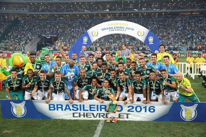 Moisés se rompe la rodilla y será baja medio año con el Palmeiras
