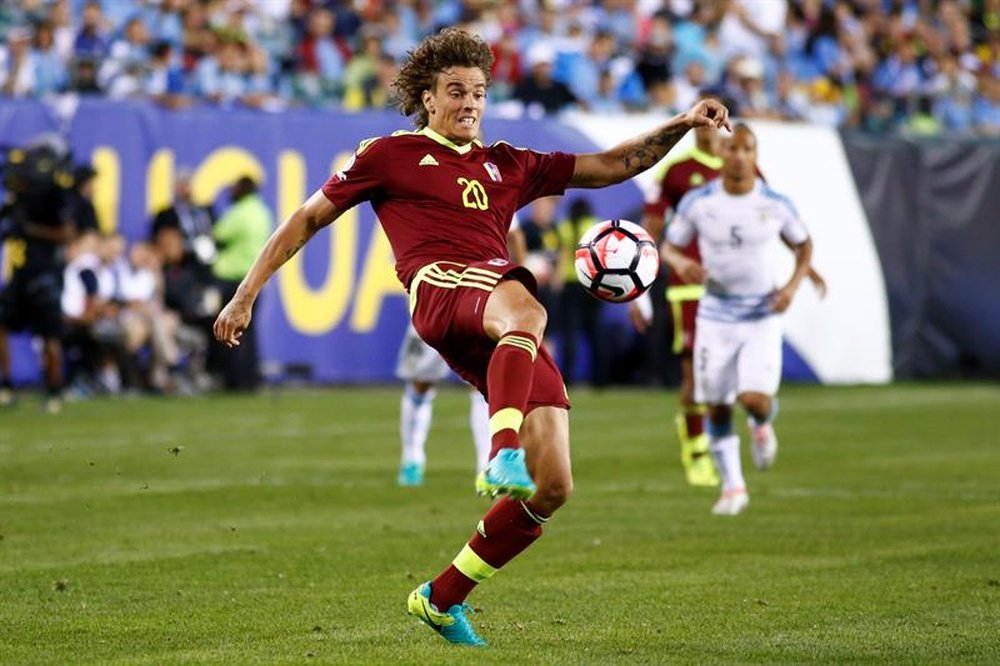 El 'vinotinto' debutó con el Zaragoza ante el Levante. EFE