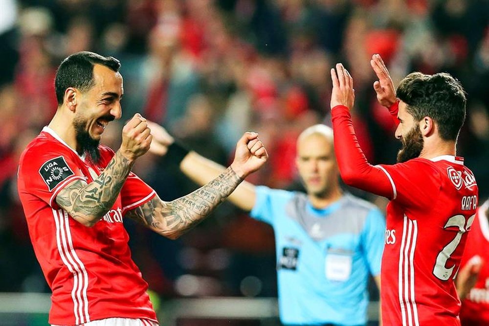 Os 'encarnados' levaram os três pontos apesar de estar com dez jogadores. EFE/EPA