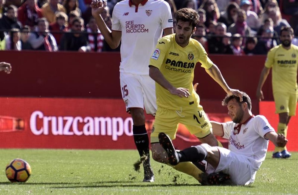 El Villarreal espera poder vencer en casa al Sevilla. EFE