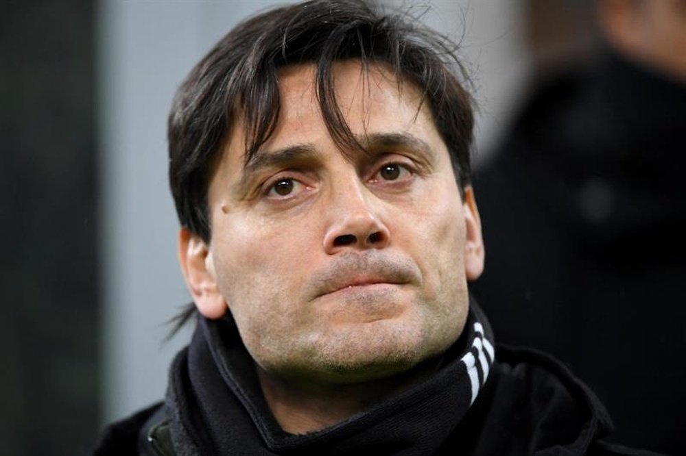 Milan's trainer Montella adviced Juventus to set priorities. EFE/Archive