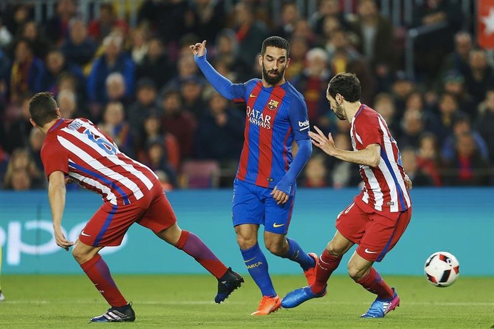 Arda Turan a un prix. EFE