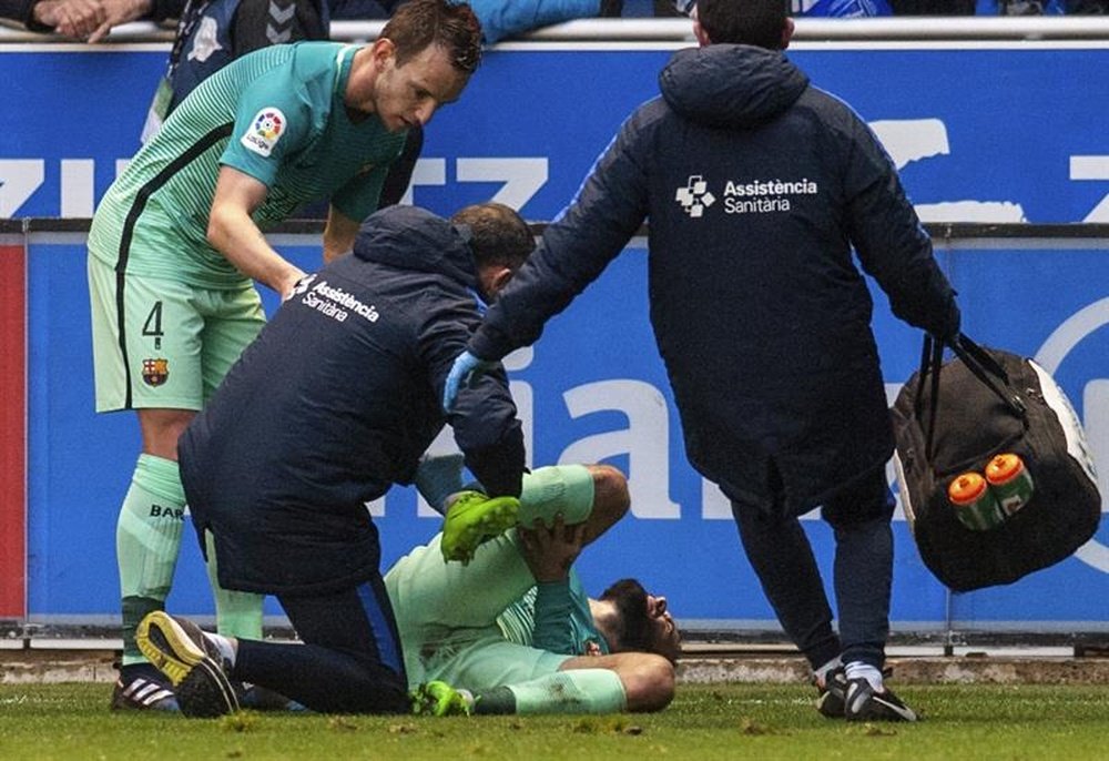 A lesão de Aleix Vidal obriga o Barça a ir ao mercado de verão. EFE