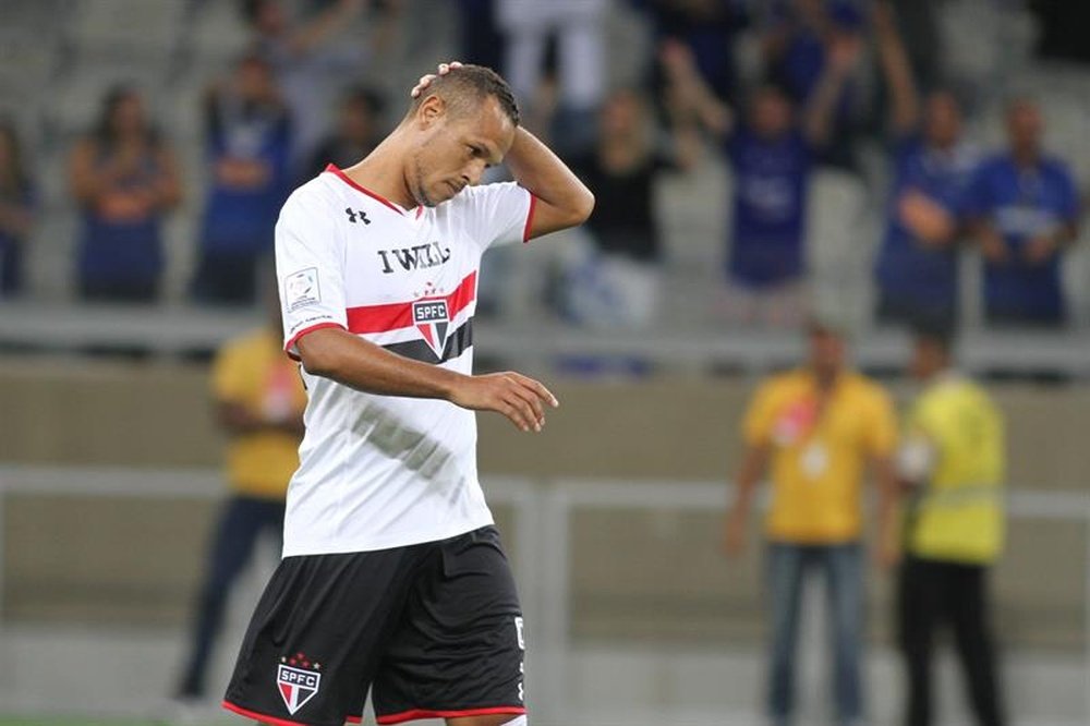 Luís Fabiano no podrá jugar antes del final de temporada. EFE
