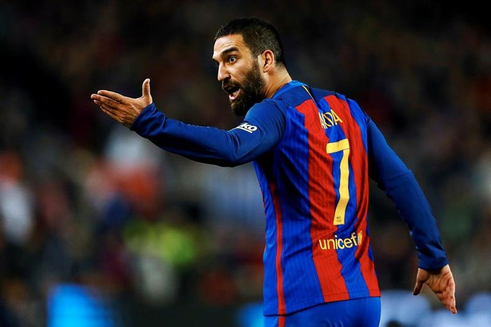 Arda Turan will remain at Barcelona and fight for his place. EFE/Archivo
