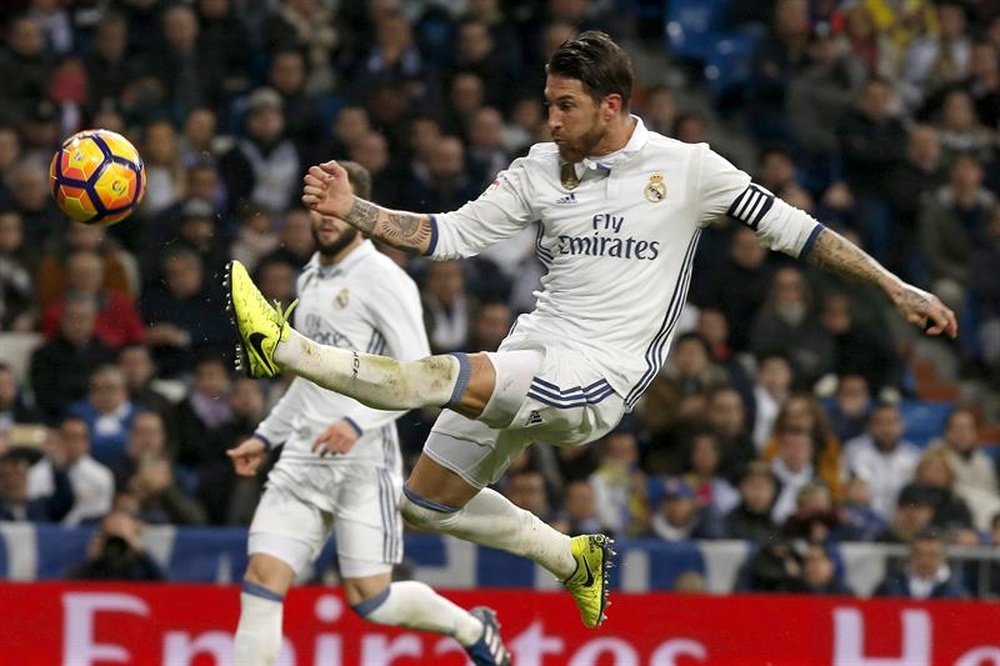 Ramos volvió a ser el salvador del Real Madrid. EFE
