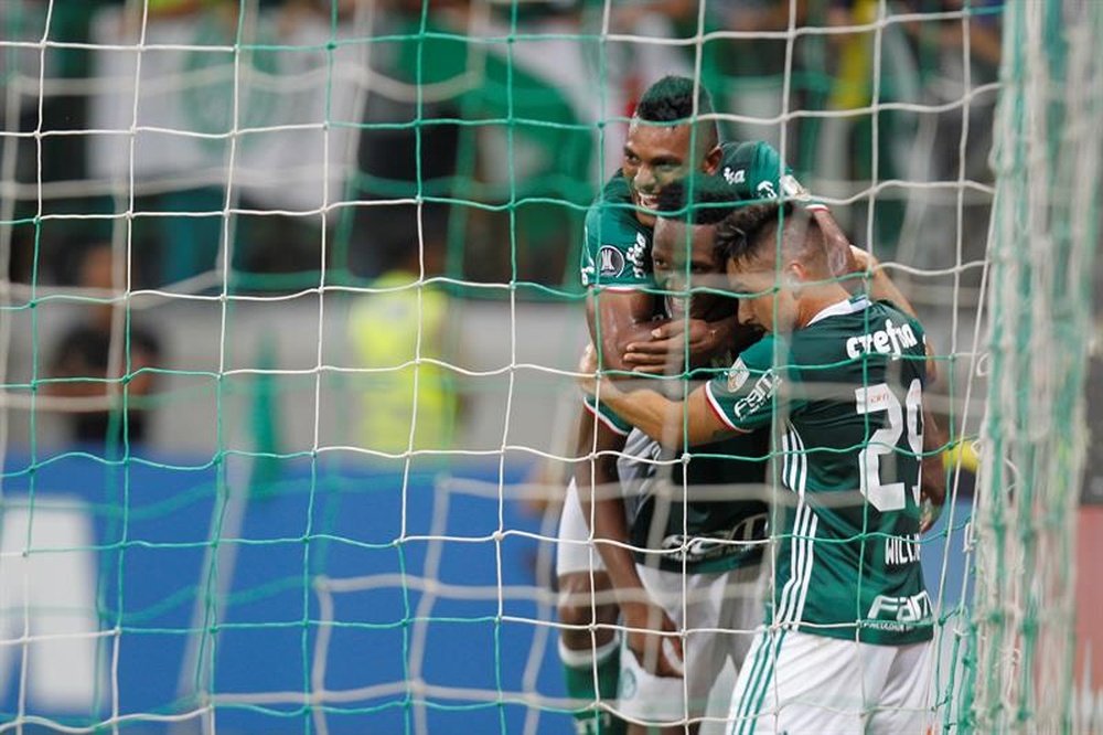 Palmeiras se llevó el triunfo en un final de infarto. EFE