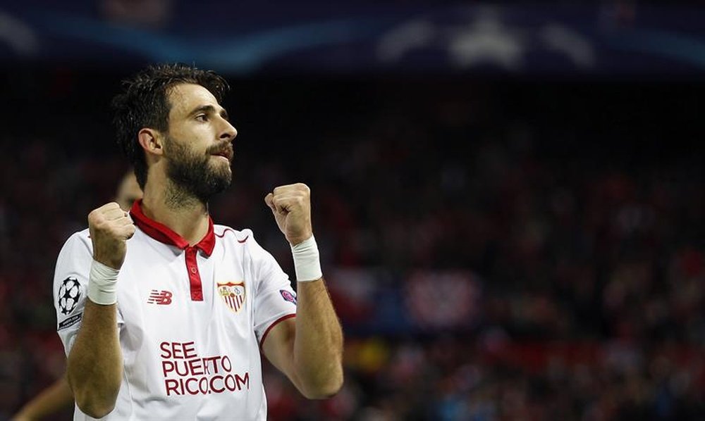 El central buscará con el Sevilla el pase a la Champions. EFE