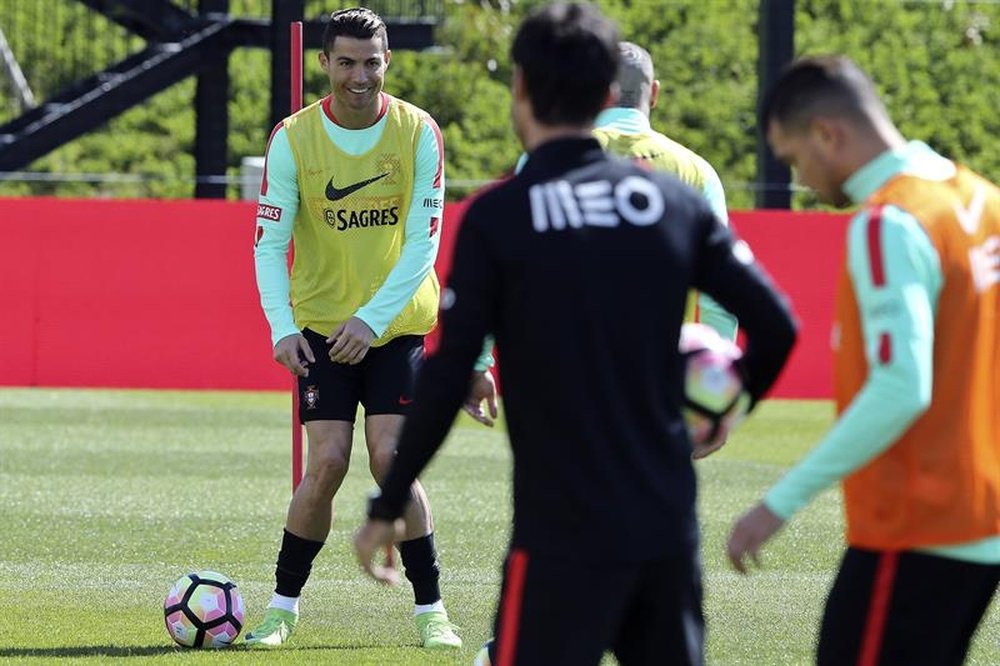 L'attaquant Cristiano Ronaldo participe à l'entraînement de la sélection du Portugal. AFP