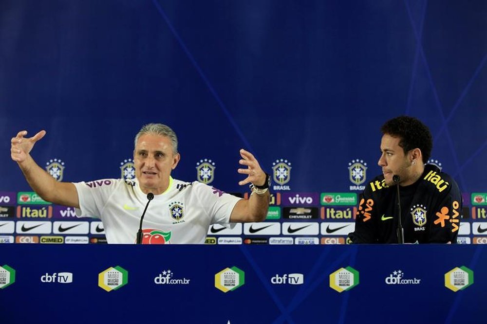 Tite mudou de opinião sobre posicionamento de Neymar. EFE