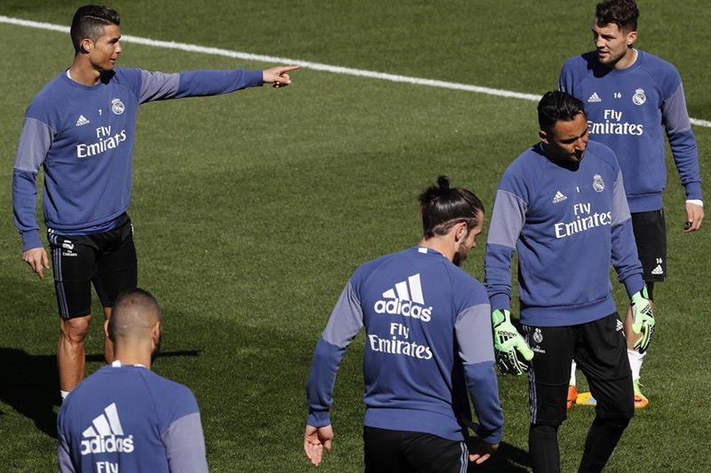 Bale y Navas entrenaron con el grupo. EFE