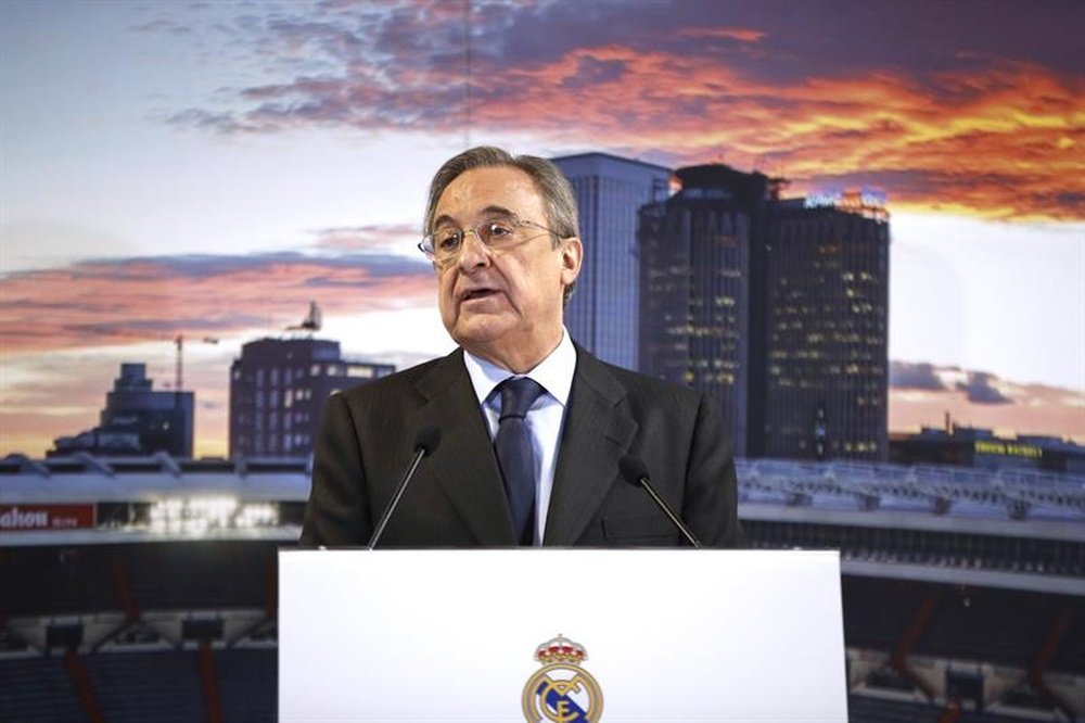 Florentino Pérez está convencido de que 'CR7' continuará en Madrid. EFE