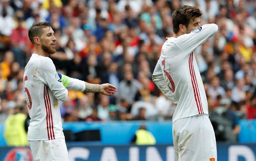 Pique and Ramos are planning on creating a form of communication for sports stars. EFE/Archivo