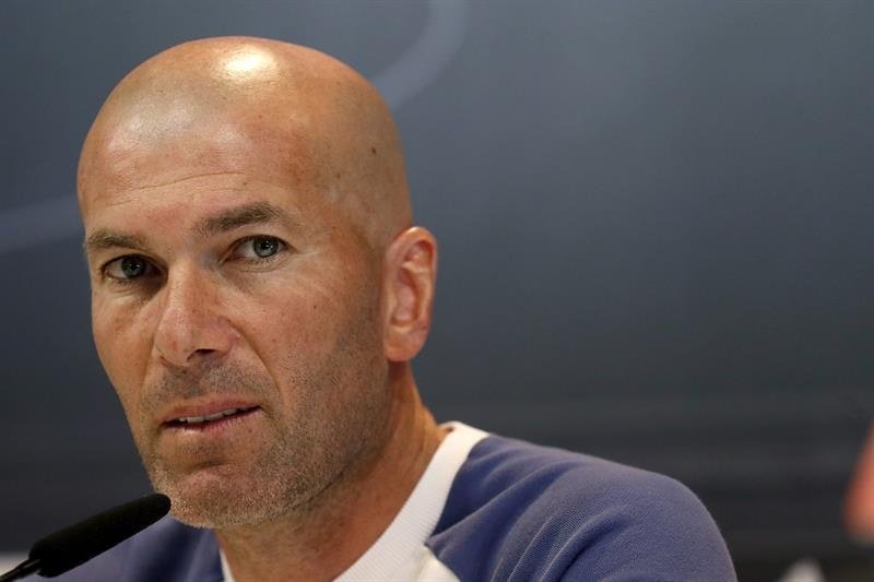 Zidane analisa o clássico com o Barcelona. EFE