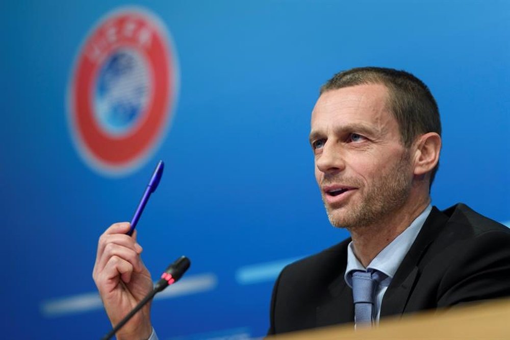 Aleksander Ceferin believes that a salary cap should be implemented in football. EFE/Archivo