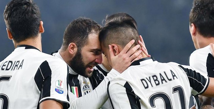 Higuaín sai do banco para 'salvar' a Juventus no derby de Turim