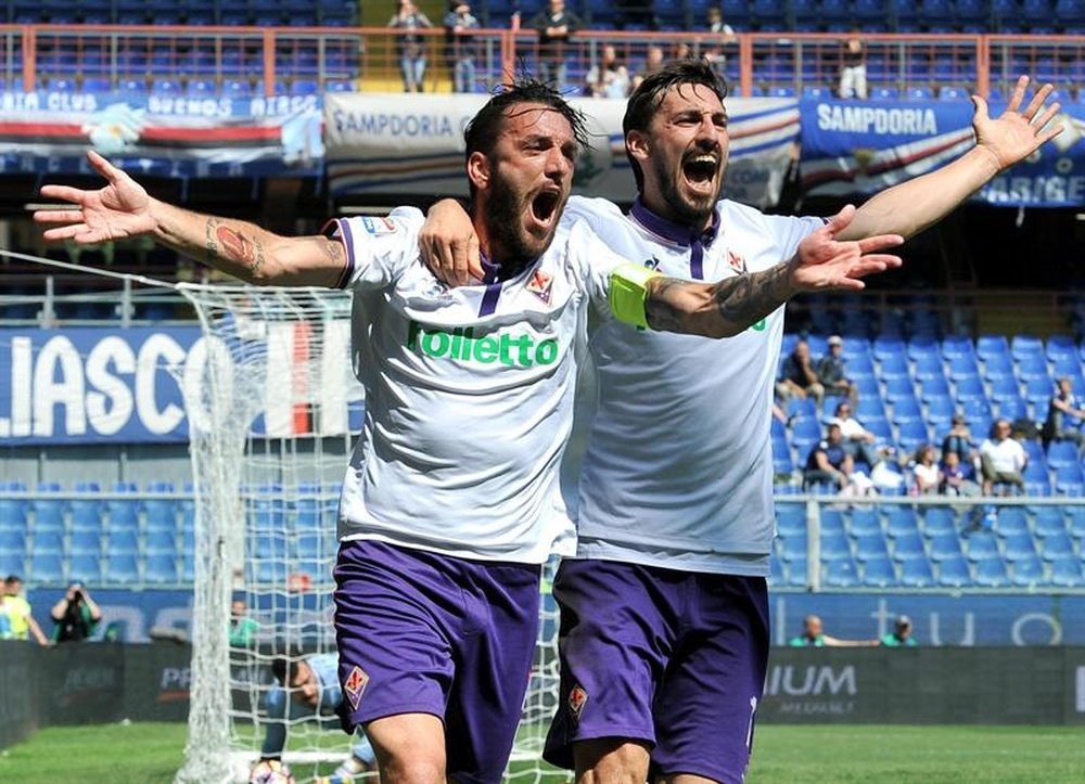 Rodríguez y Astori celebran un tanto ante el Genoa. EFE